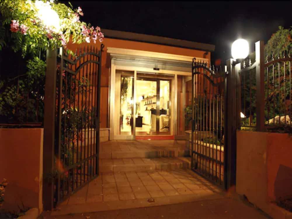 Hotel Palace 2000 Pomezia Exterior photo