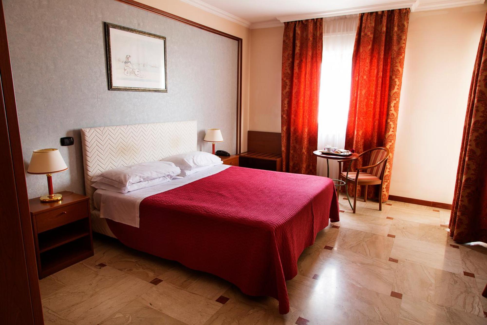 Hotel Palace 2000 Pomezia Room photo